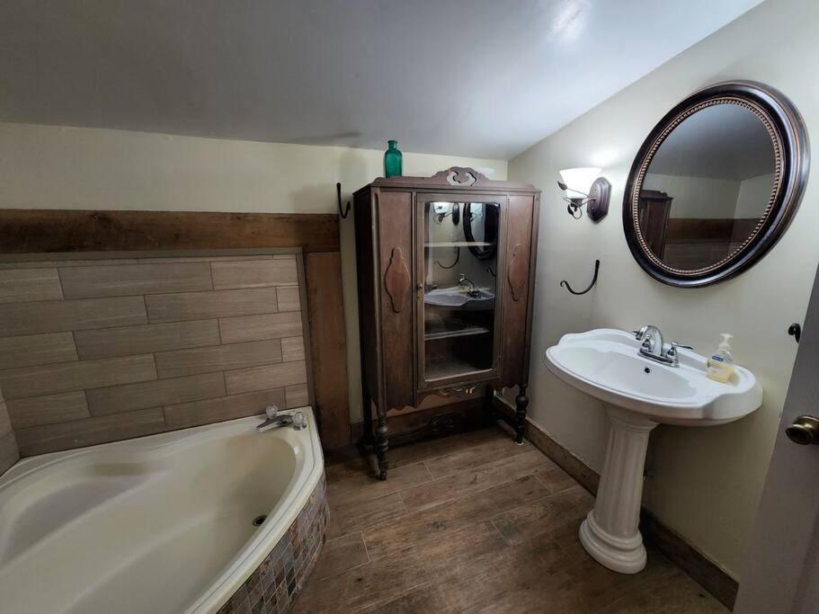 Spacious Family Farmhouse Pikeville Εξωτερικό φωτογραφία